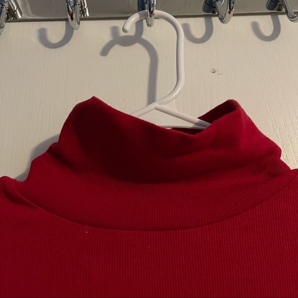 ✨New Directions: Weekend - Women's Red Drop Shoulder Cowl Neck Sweater✨ - Picture 3 of 7